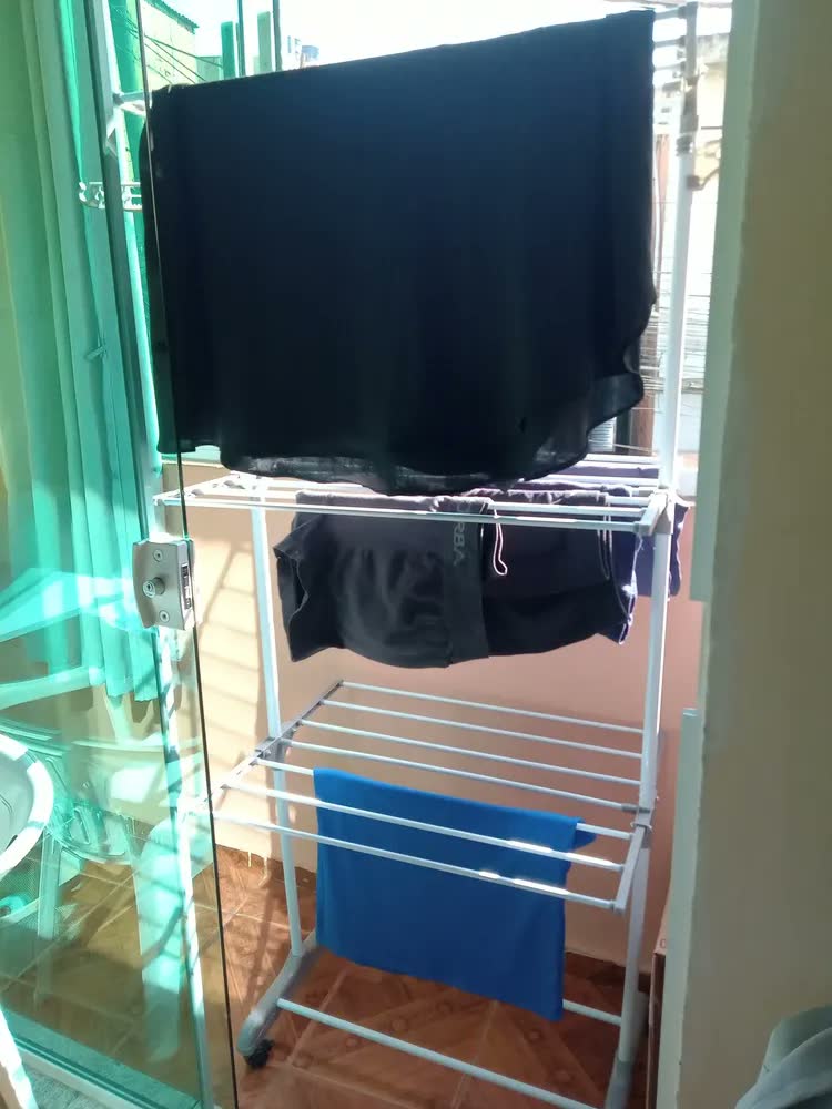 foto de Varal De Chão Grande Com Abas Apartamento Roupa Vertical Cinza