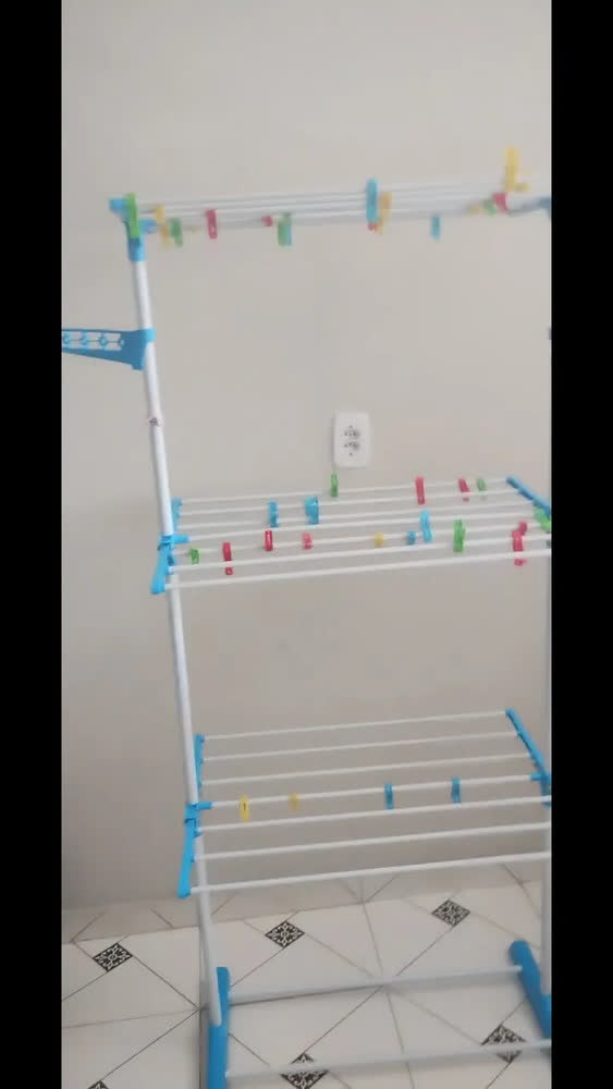 foto de Varal De Chão Grande Com Abas Apartamento Roupa Vertical Cinza