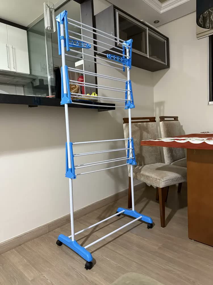 foto de Varal De Chão Grande Com Abas Apartamento Roupa Vertical Cinza