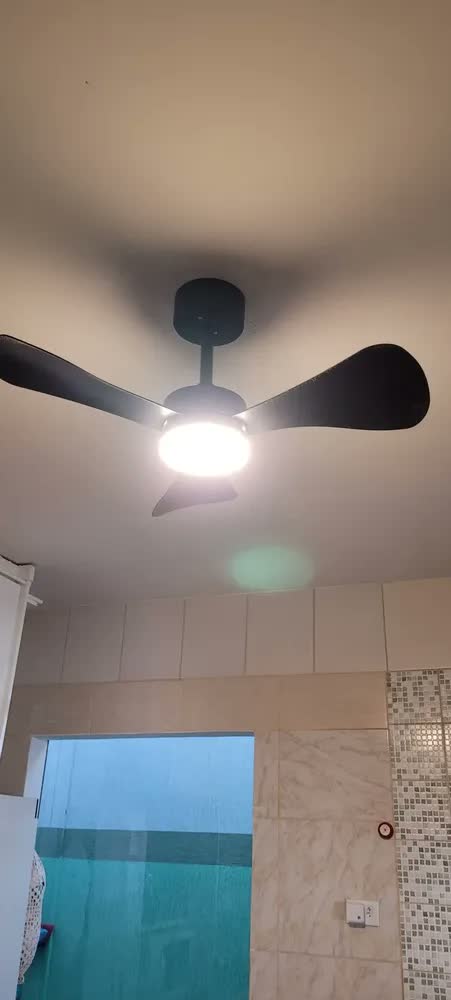 foto de Ventilador de Teto Ventilow Neon Preto, 85 cm, com LED Dimerizável e Controle Remoto, para Quarto e Sala