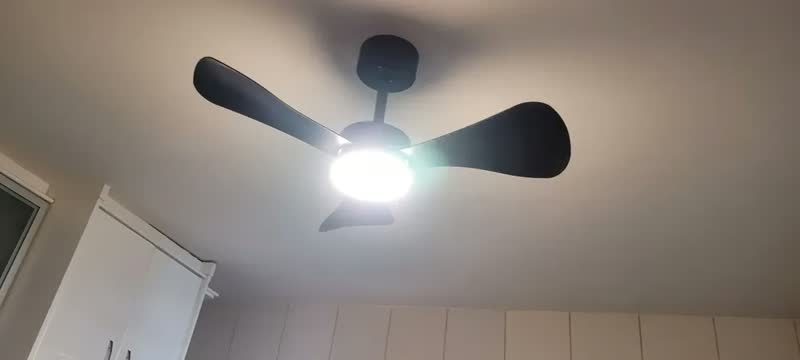 foto de Ventilador de Teto Ventilow Neon Preto, 85 cm, com LED Dimerizável e Controle Remoto, para Quarto e Sala