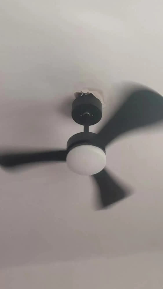 foto de Ventilador de Teto Ventilow Neon Preto, 85 cm, com LED Dimerizável e Controle Remoto, para Quarto e Sala