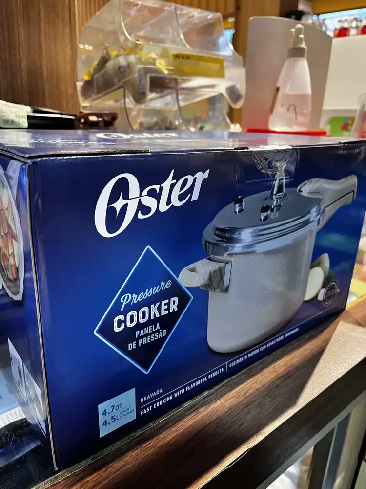 foto de Panela de Pressão Oster Bravada 4.5 Litros Antiaderente Cerâmica para Indução Cream
