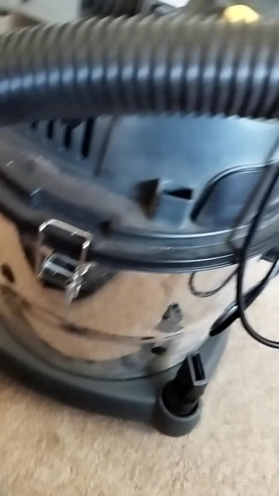 foto de Aspirador de pó e água preta de aço inoxidável Electrolux GT20i