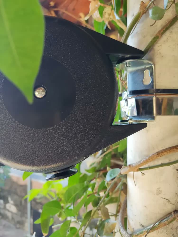 foto de Varal Retrátil Multiangular Mor Preto de Parede 12m com 20kg