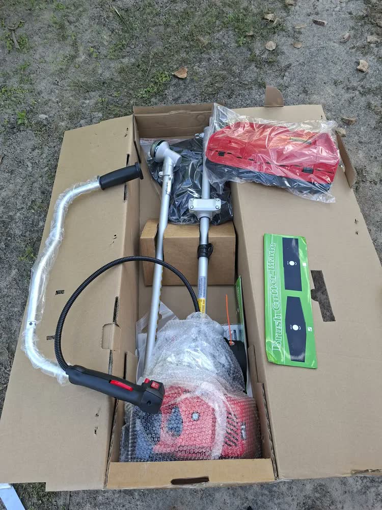 foto de Kit Roçadeira A Gasolina Toyama Tbc52x Two Box Com 3 Lâminas