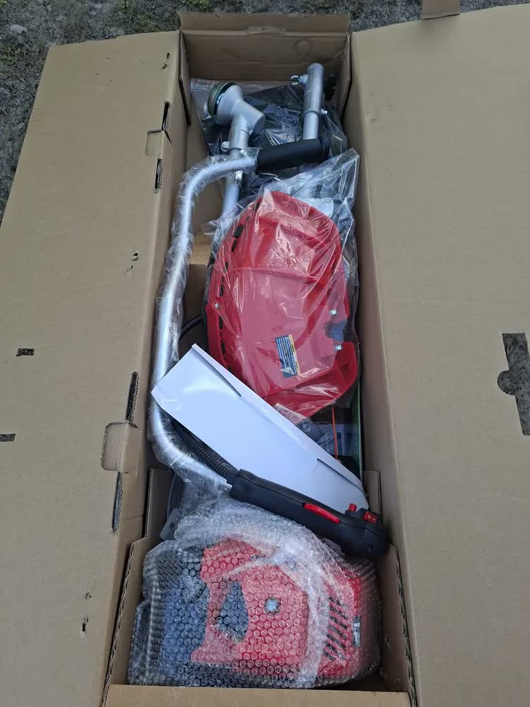 foto de Kit Roçadeira A Gasolina Toyama Tbc52x Two Box Com 3 Lâminas