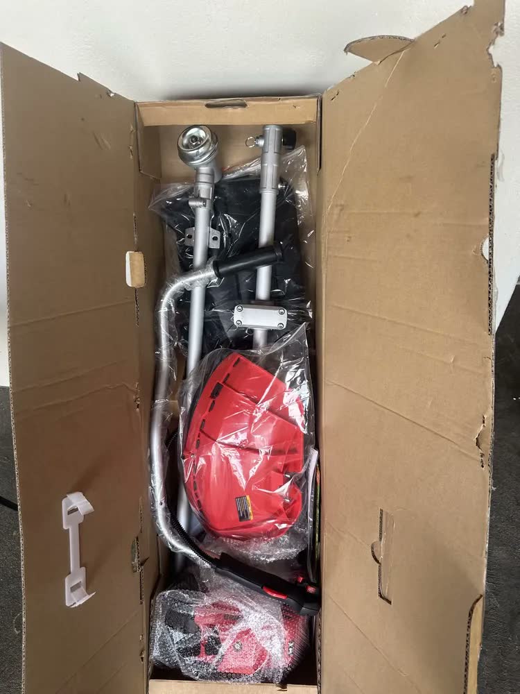 foto de Kit Roçadeira A Gasolina Toyama Tbc52x Two Box Com 3 Lâminas