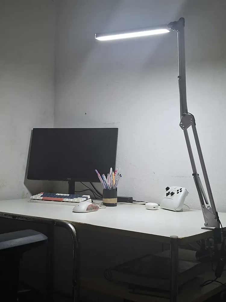 foto de Luminária de Mesa Articulada Dhunnas Com Garra e LED USB – Estrutura Branca