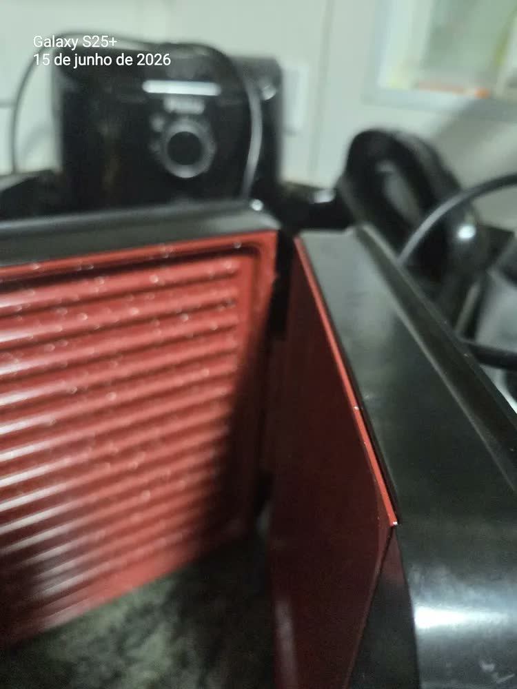 foto de Grill e Sanduicheira Britânia 2 em 1 Redstone 850W BGR35A