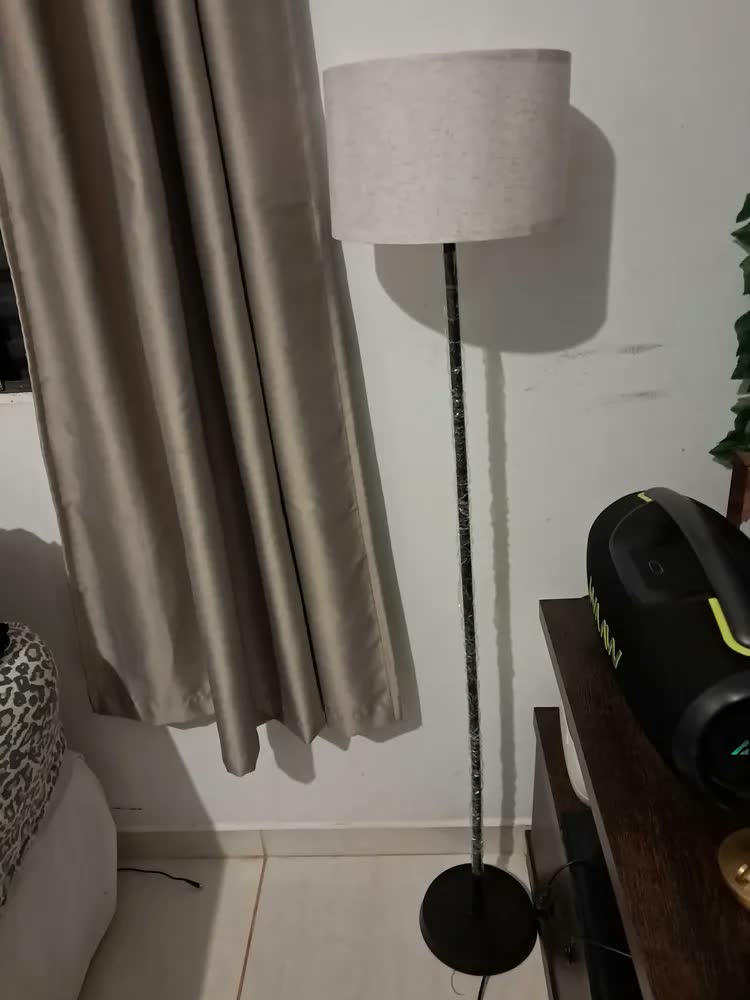 foto de Luminária de Chão Coluna LucZeng Nórdica Com Cúpula Branca Para Quarto e Sala