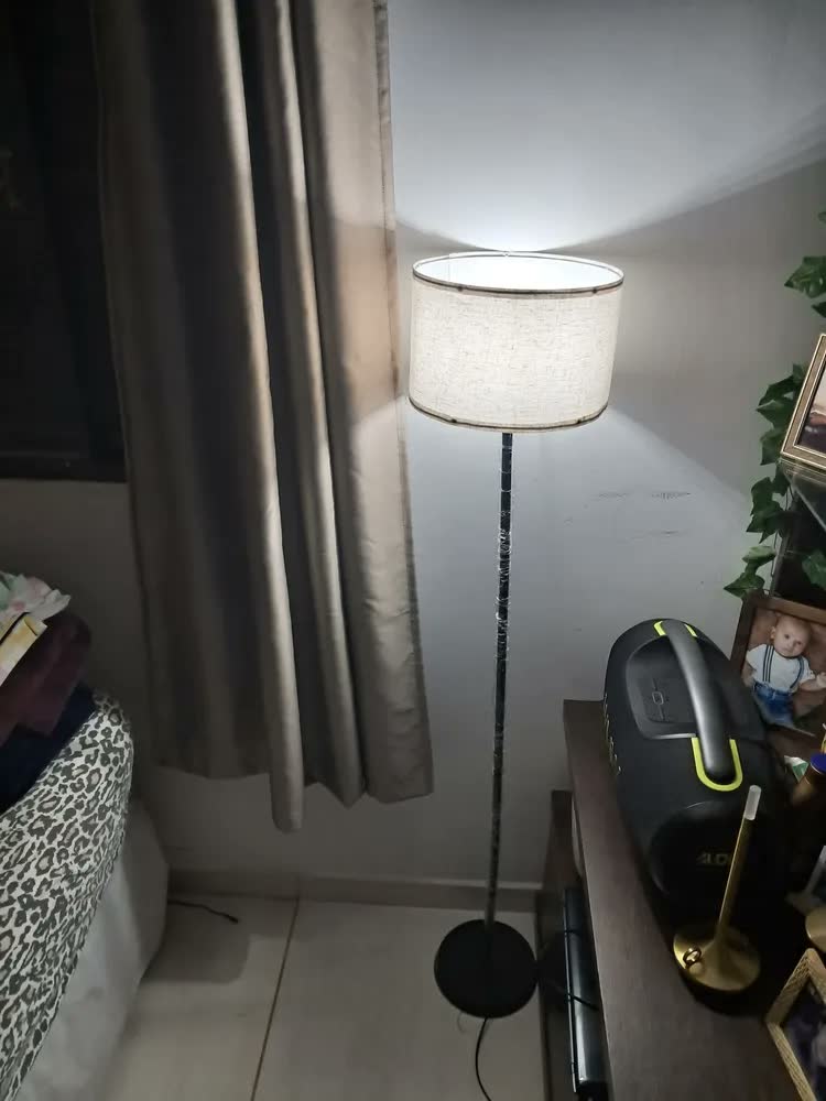 foto de Luminária de Chão Coluna LucZeng Nórdica Com Cúpula Branca Para Quarto e Sala