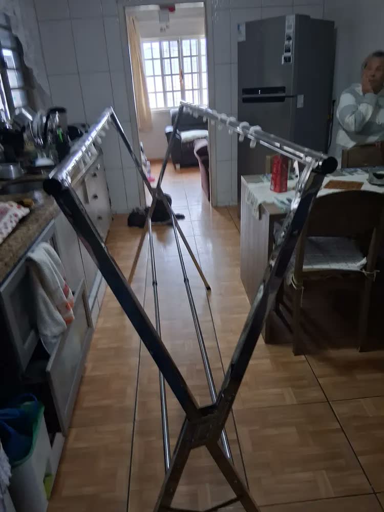 foto de Varal De Chão Dobrável Com 3 Braços Giratórios Azul