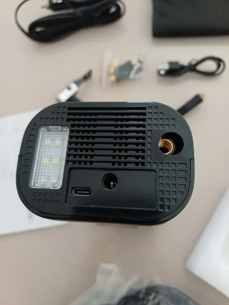 foto de Mini Compressor de Ar Portátil Aiyin 150 psi para Pneu de Carro, Moto e Bike com Lanterna LED