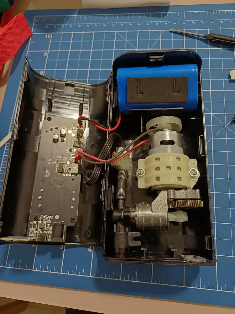 foto de Mini Compressor de Ar Portátil Aiyin 150 psi para Pneu de Carro, Moto e Bike com Lanterna LED