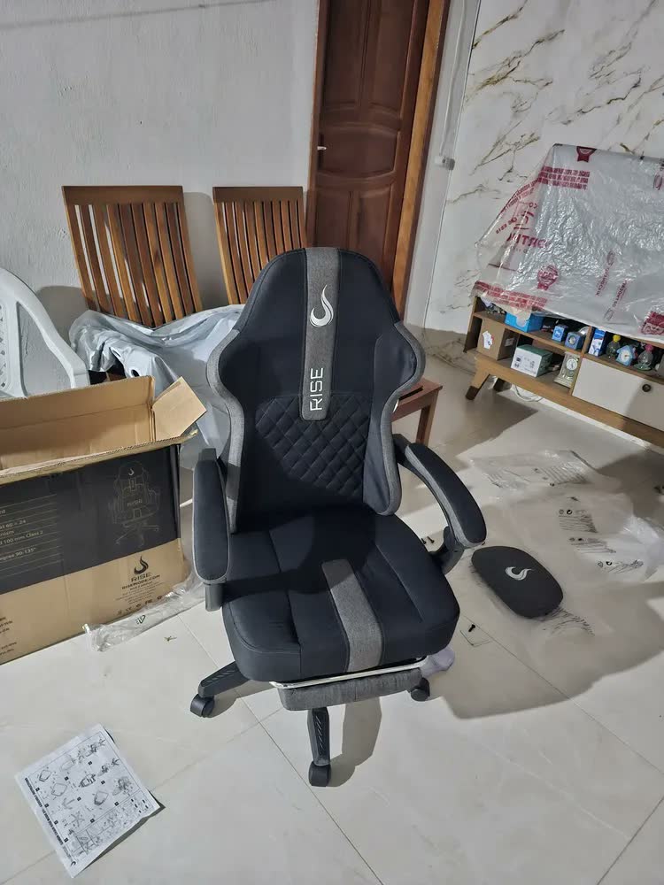 foto de Cadeira Gamer Rise Mode Z11 Preto E Cinza Ajustável 100kg Preto E Cinza Tecido