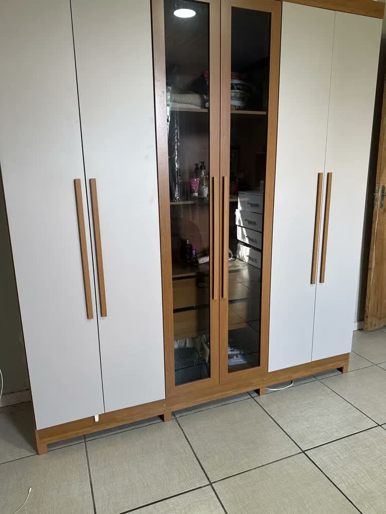 foto de Guarda-roupa Casal Com Pés Reflecta Com Led 06 Portas Cinamomo
