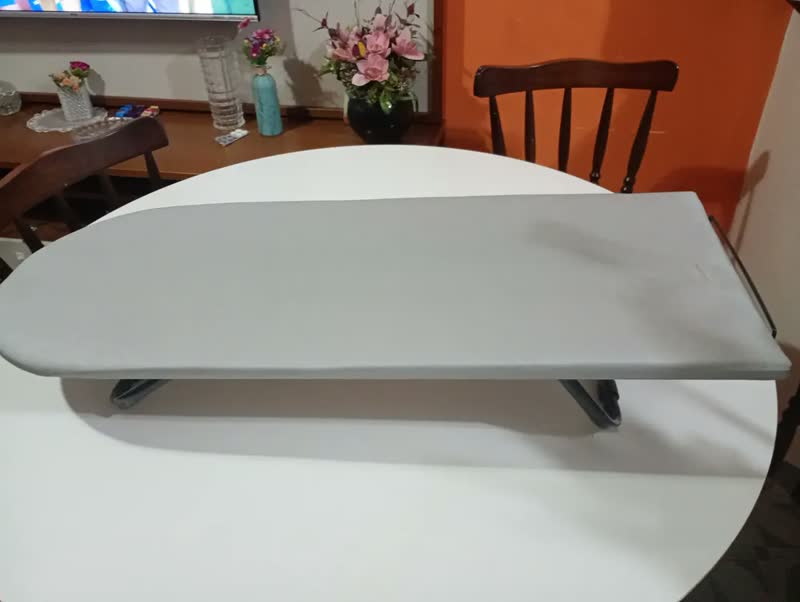 foto de Mesa De Passar Roupas Portátil Compacta Machado Casa Lazer Lisa Branco