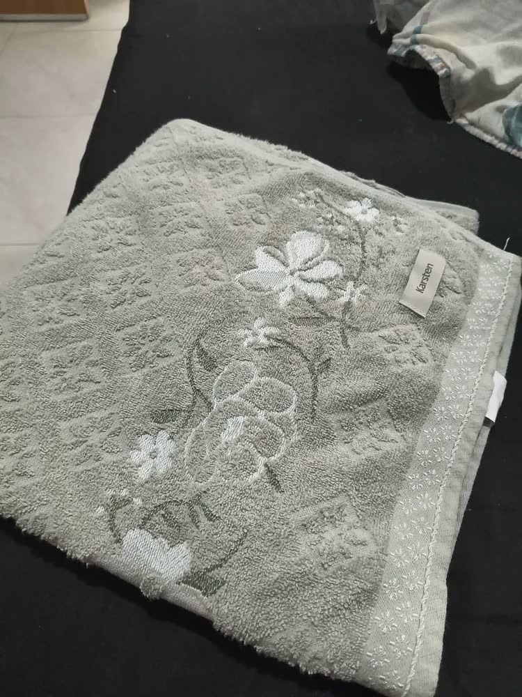 foto de Toalha De Banho Karsten Provence 100% Algodão Barra Jacquard Cor Cinza 80209/8