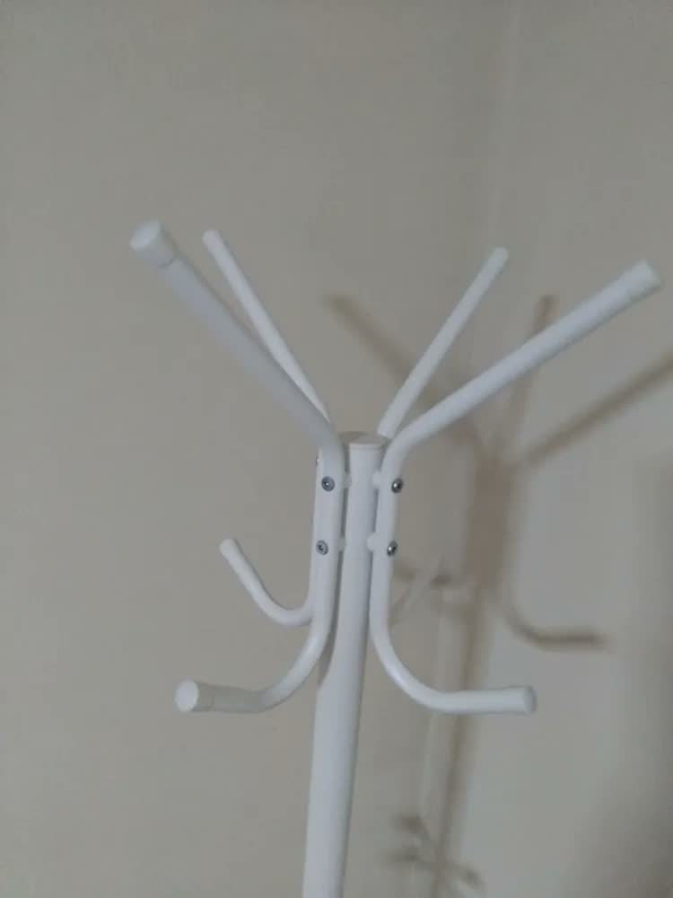 foto de SONGMICS Cabideiro de Pé, Mancebo para Roupas de Aço,Suporte Independente,Ganchos para Chapéus e Bolsas, Branco Pérola