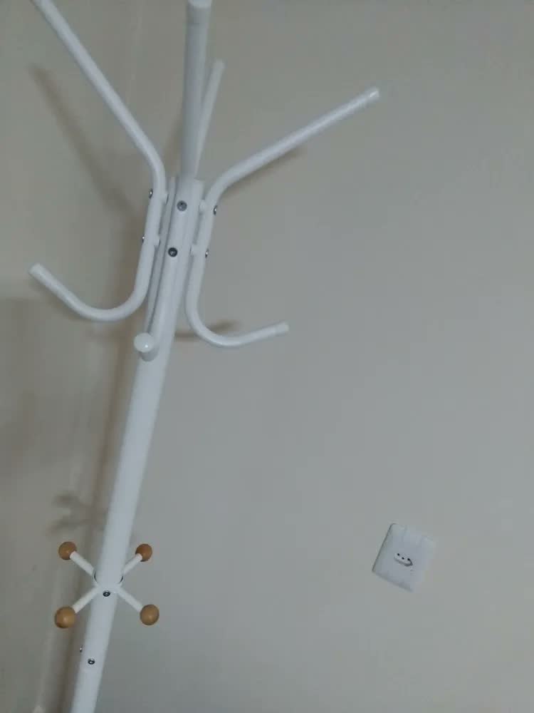 foto de SONGMICS Cabideiro de Pé, Mancebo para Roupas de Aço,Suporte Independente,Ganchos para Chapéus e Bolsas, Branco Pérola