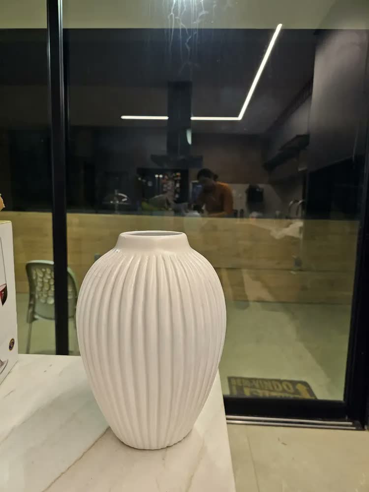 foto de Dupla Vasos Cerâmica Decorativos Entrelaçados Enfeite Rack Bege Vaso Cupula