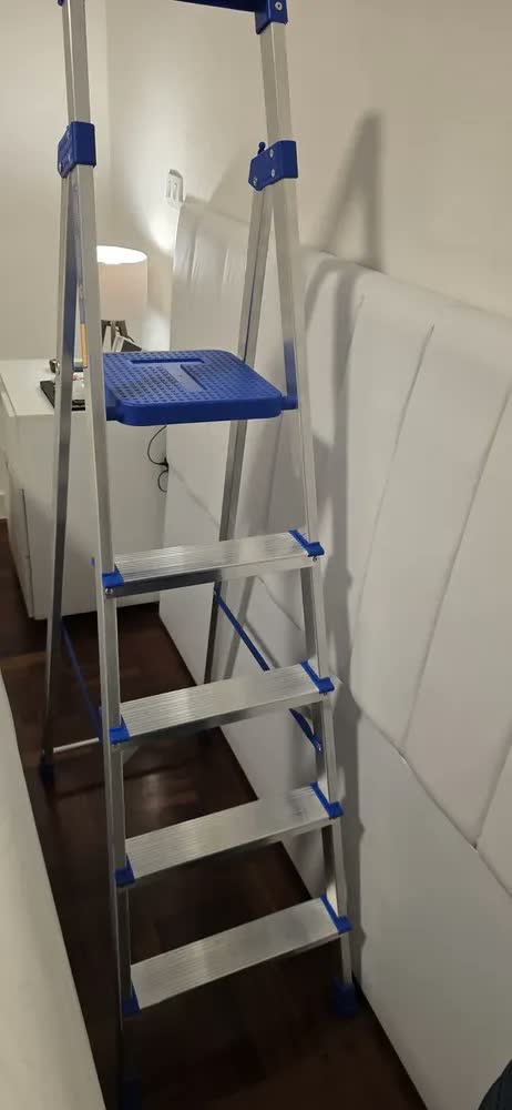 foto de Escada De Alumínio Reforçada 5 Degraus - Tramontina Alumínio