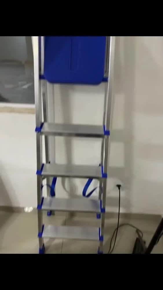 foto de Escada De Alumínio Reforçada 5 Degraus - Tramontina Alumínio