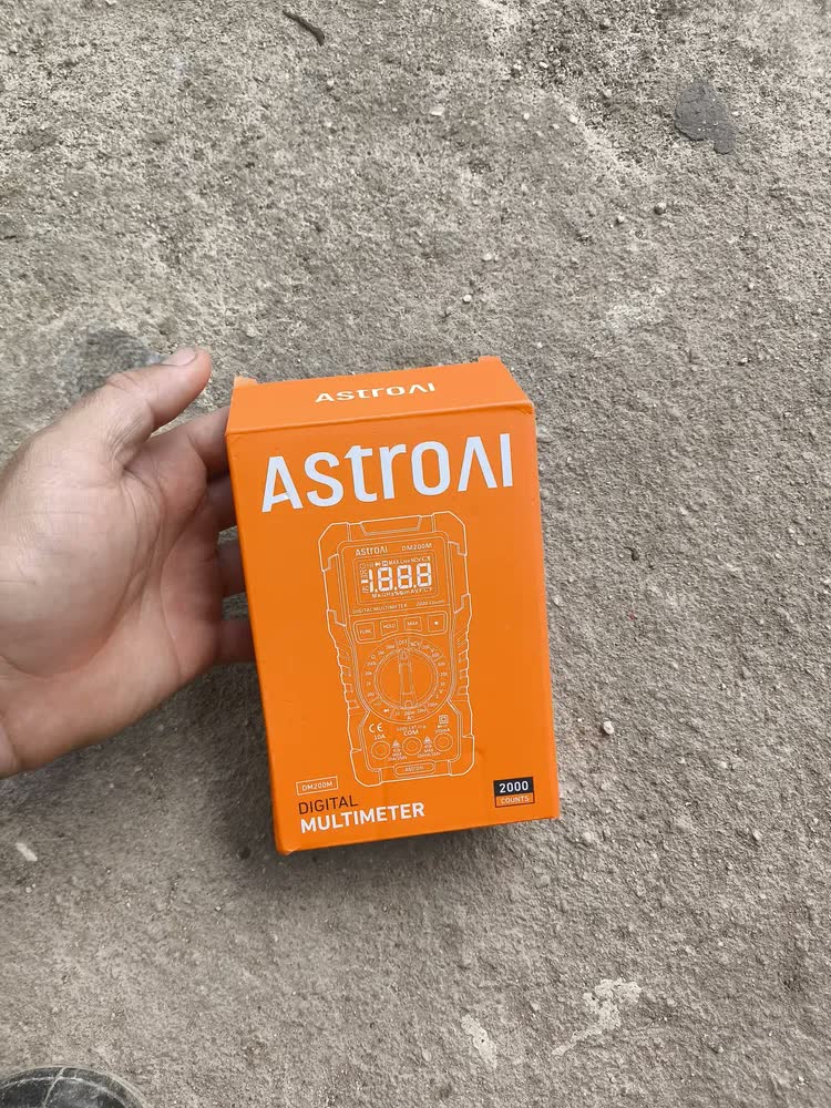foto de Multímetro Digital AstroAI de 2000 Contagens para Tensão e Corrente