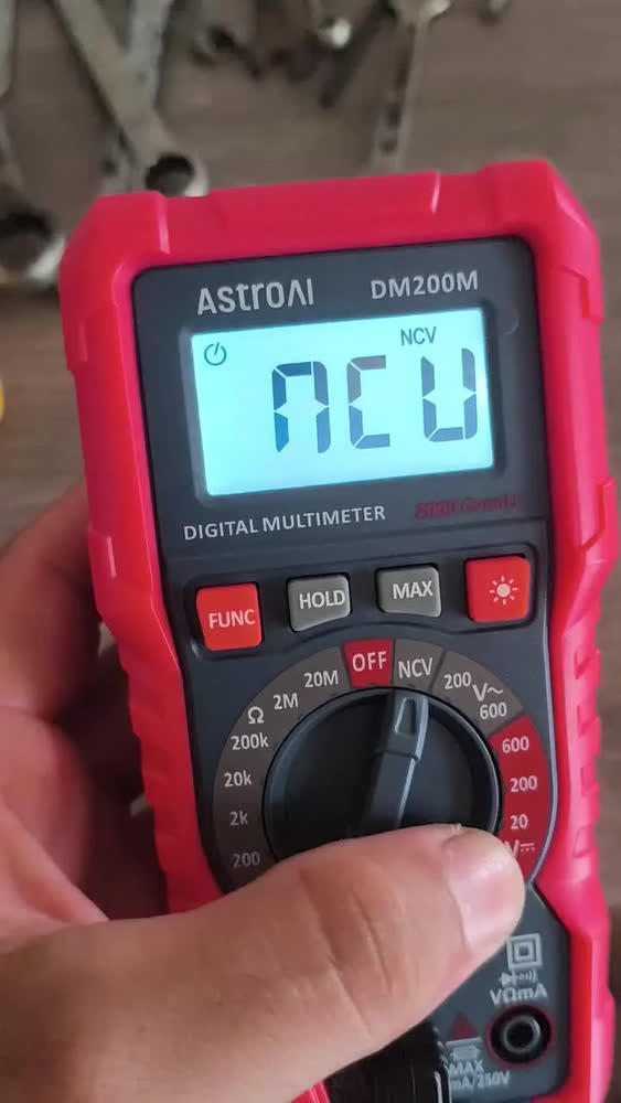 foto de Multímetro Digital AstroAI de 2000 Contagens para Tensão e Corrente