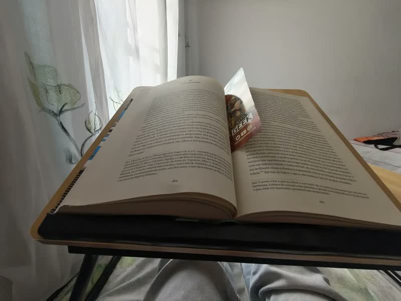 foto de Mesa Suporte Dobrável Para Notebook Cama Sofá Articulada Em Mdf E Aço Com Porta Copos Ajustável Ergonômica