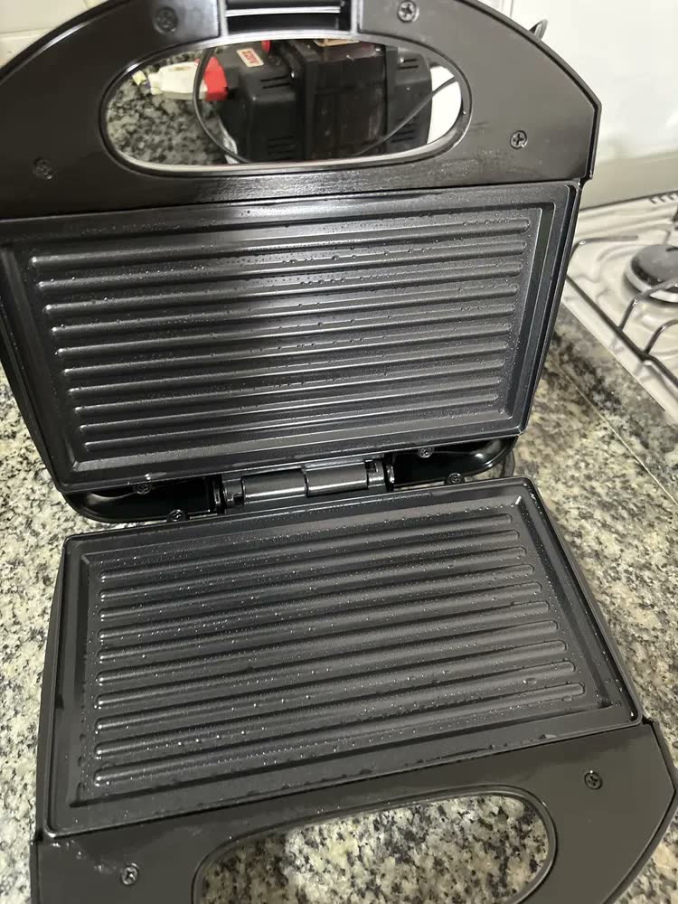 foto de Sanduicheira E Grill Best Time 800w 2 Em 1 Elgin Preto