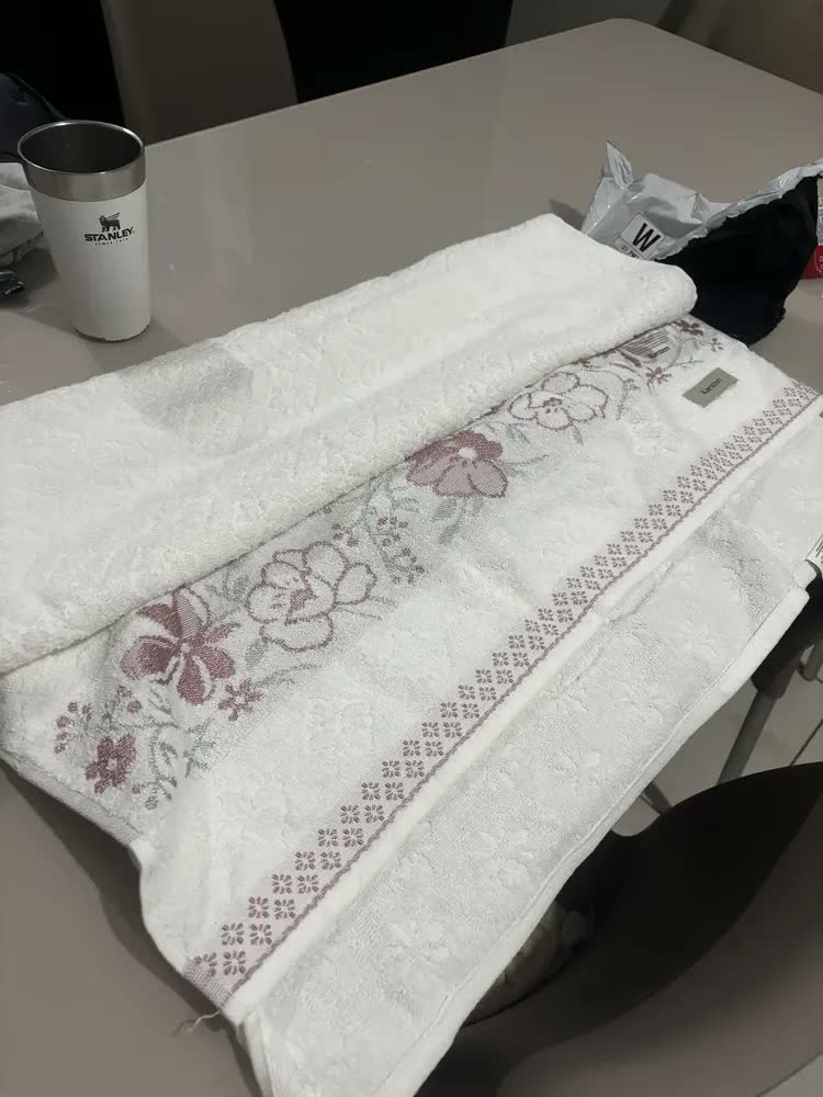 foto de Toalha De Banho Karsten Yuna 100% Algodão Barra Floral Macia Cor Cinza 80209/30