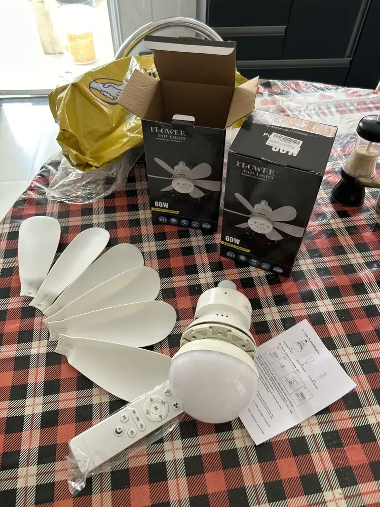 foto de Ventilador De Teto Led Branco 6 Pás Silencioso Controle Remoto 3 Cores De Luz Bocal E27 Essency