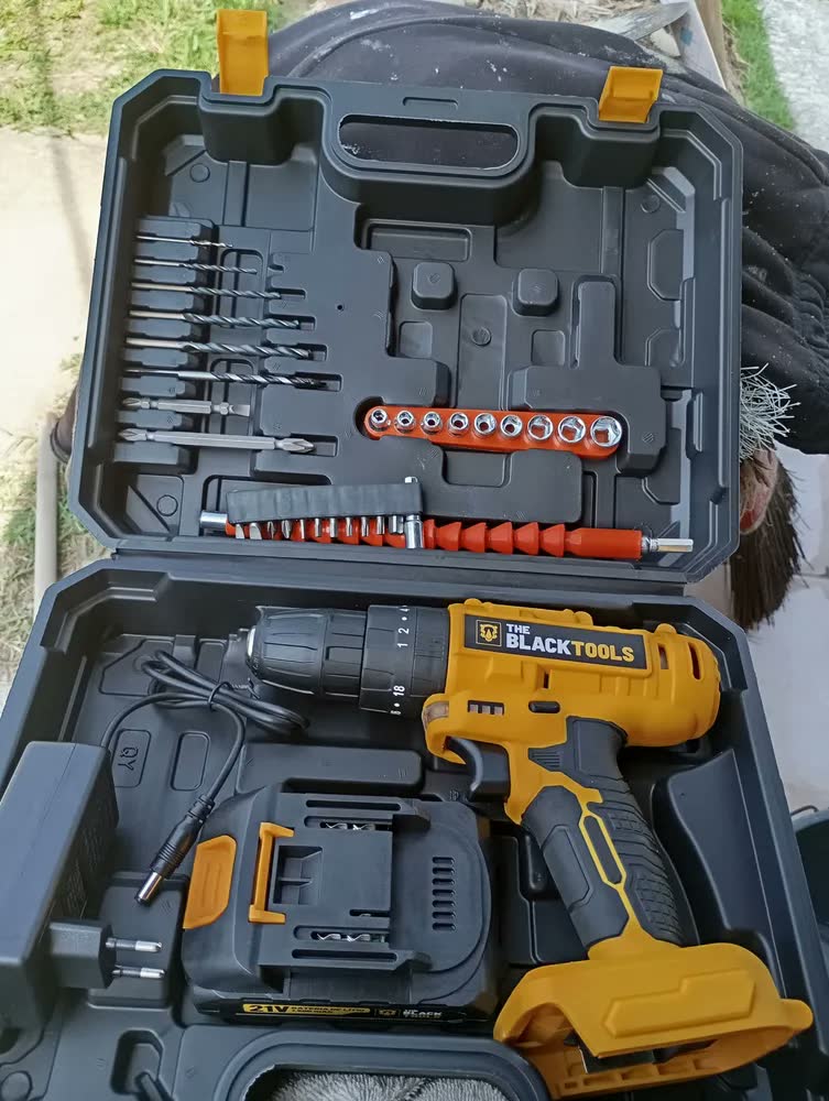 foto de Kit Furadeira Parafusadeira 21v 2 Baterias E Soquetes 40 Pçs Amarelo E Preto 60hz
