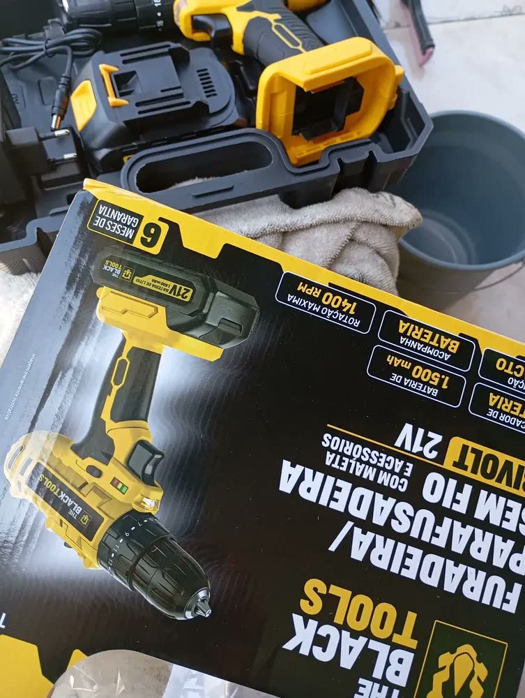 foto de Kit Furadeira Parafusadeira 21v 2 Baterias E Soquetes 40 Pçs Amarelo E Preto 60hz