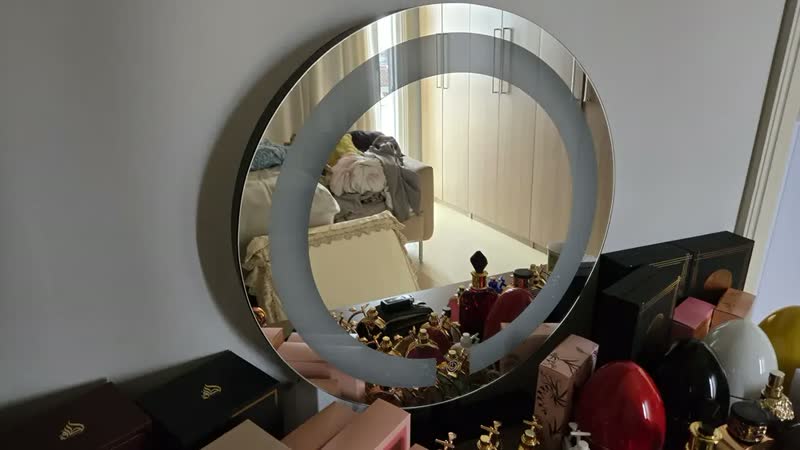 foto de Espelho Redondo 50cm Bancada Duplo Com Iluminação 3 Leds Moldura Dourado