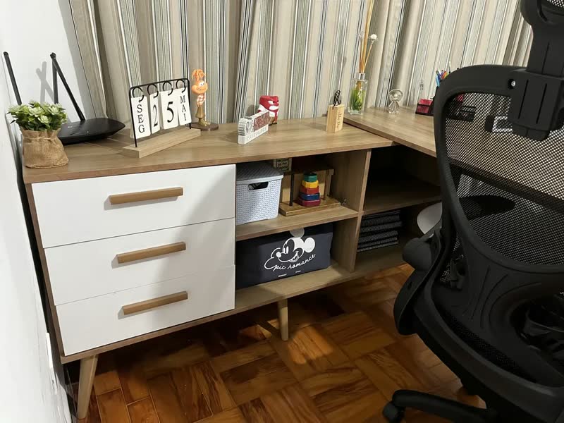 foto de Mesa de Escritório em L com 3 Gavetas Porto Multimóveis MP6044 Madeirado/Branco