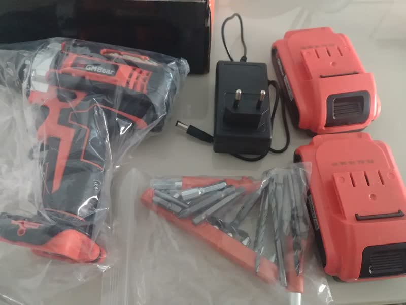 foto de Parafusadeira e Furadeira de Impacto GM Bear Sem Fio 21V, Com 2 Baterias e Kit de 28 Acessórios