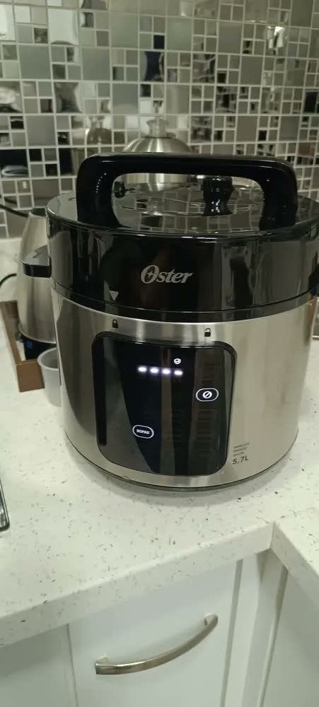 foto de Panela de Pressão Elétrica Digital Inox 220V 5,7L Oster OPAN930