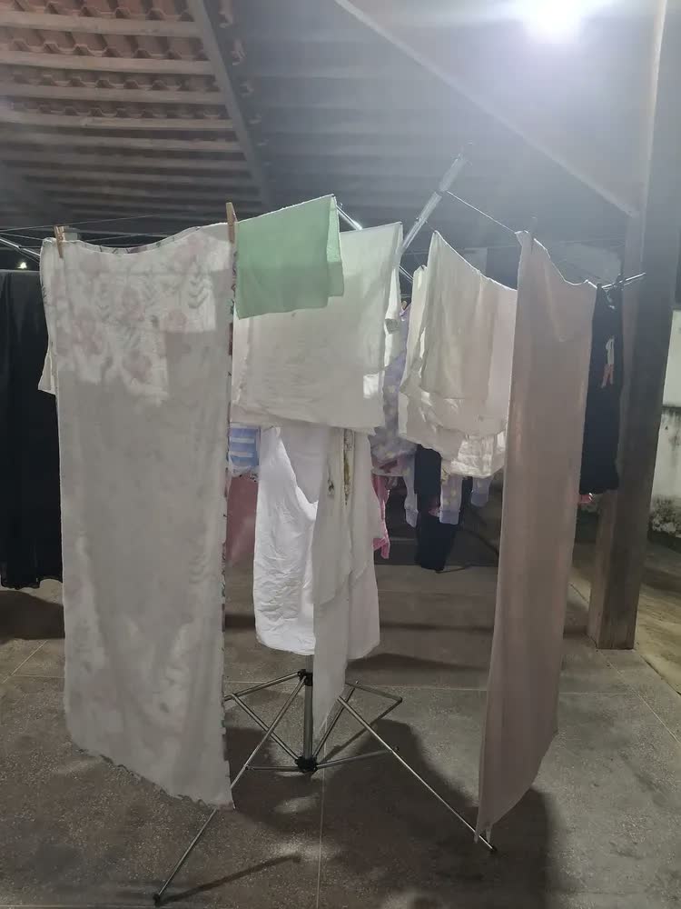foto de Varal De Chão Giratório 11 Cordas Grande Resistente Gileus Cor Galvanizado