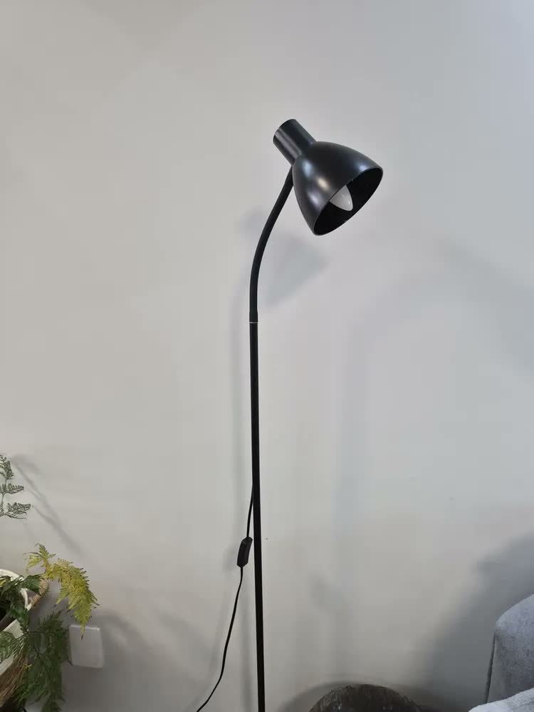 foto de Luminária De Chão Abajur Articulada 1,6m Pedestal Coluna Cúpula Preto Flexível De Piso Quarto Sala Leitura Bivolt Bravvi