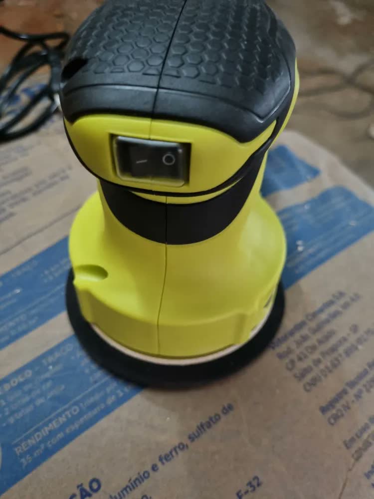 foto de Lixadeira Orbital Elétrica 300w Real Profissional 125mm Com Auto Vácuo Coletor De Pó + 16 Lixas Kit Completo 220v Desoon