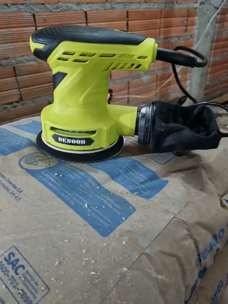 foto de Lixadeira Orbital Elétrica 300w Real Profissional 125mm Com Auto Vácuo Coletor De Pó + 16 Lixas Kit Completo 220v Desoon
