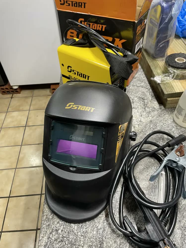 foto de Maquina Inversora De Solda 200a + Esquadros E Kit Epi Amarelo