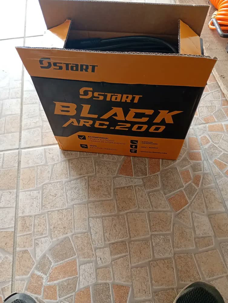 foto de Maquina Inversora De Solda 200a + Esquadros E Kit Epi Amarelo