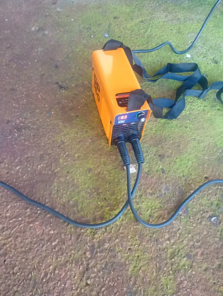 foto de Inversora De Solda Inversora 150a Bivolt Tig Lift Pró Euro Gp150 Profissional Laranja