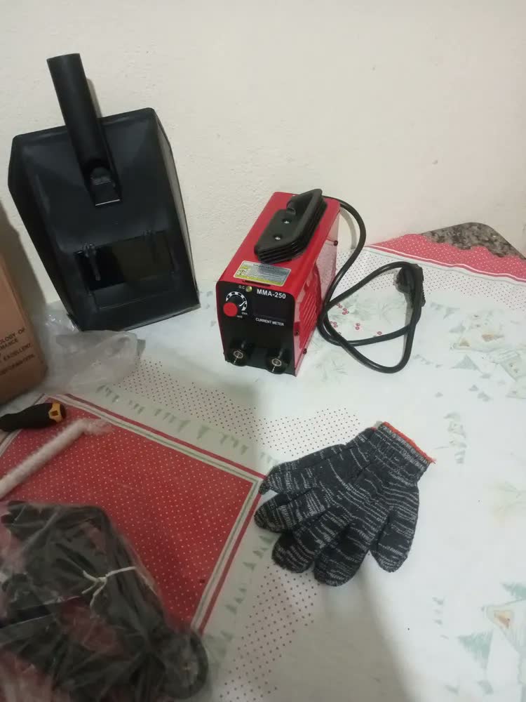 foto de Máquina Inversora De Solda Mma Portatil The Preto Tools Vermelho