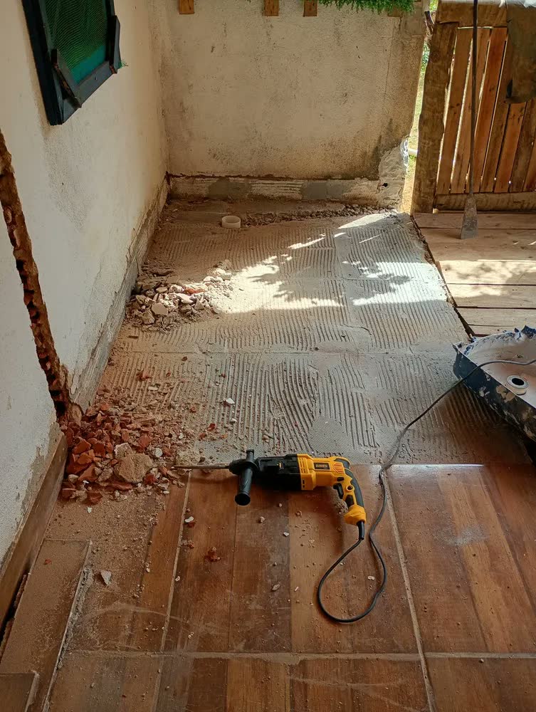 foto de Martelete Perfurador Rompedor Professional Sds Rotativo Furadeira Martelo 3 Em 1 Rompedor Com 3 Modos Profissional Com Acessorios Mestri 220v