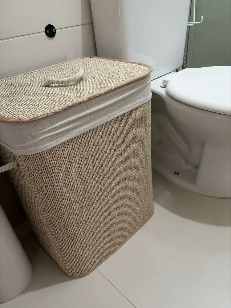 foto de Cesto Bambu Dobrável Lyor 60l Tampa Cesto Roupa Suja Organizador Banheiro Quarto Ecológico Retangular Com Tampa E Forro Multiuso Tattoo Style